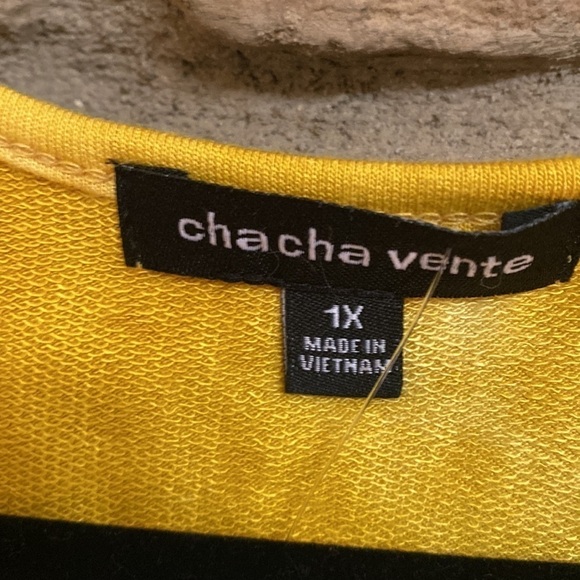 NWT Chacha Vente yellow and white top with pearlized button detail. 1X - Picture 6 of 10